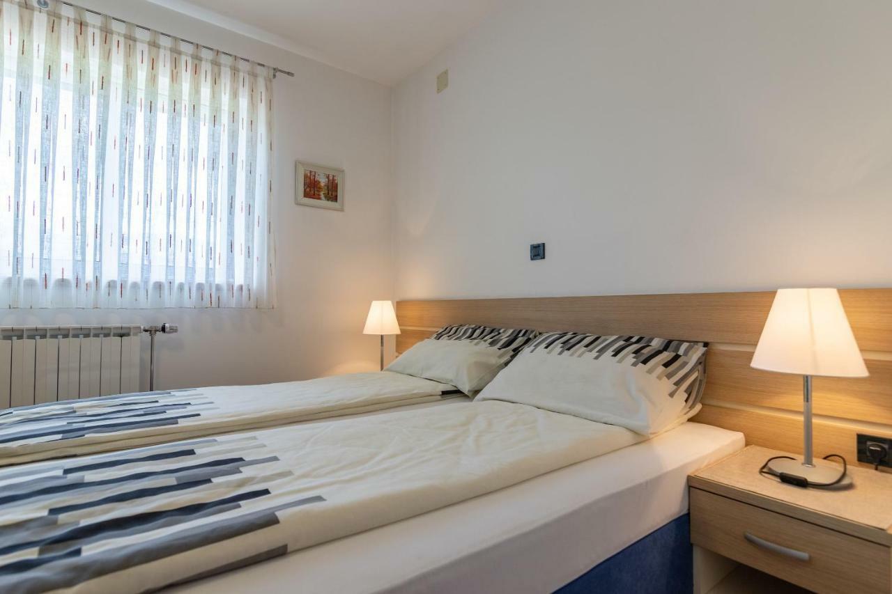Apartments And Room Robert كورينيتسا المظهر الخارجي الصورة