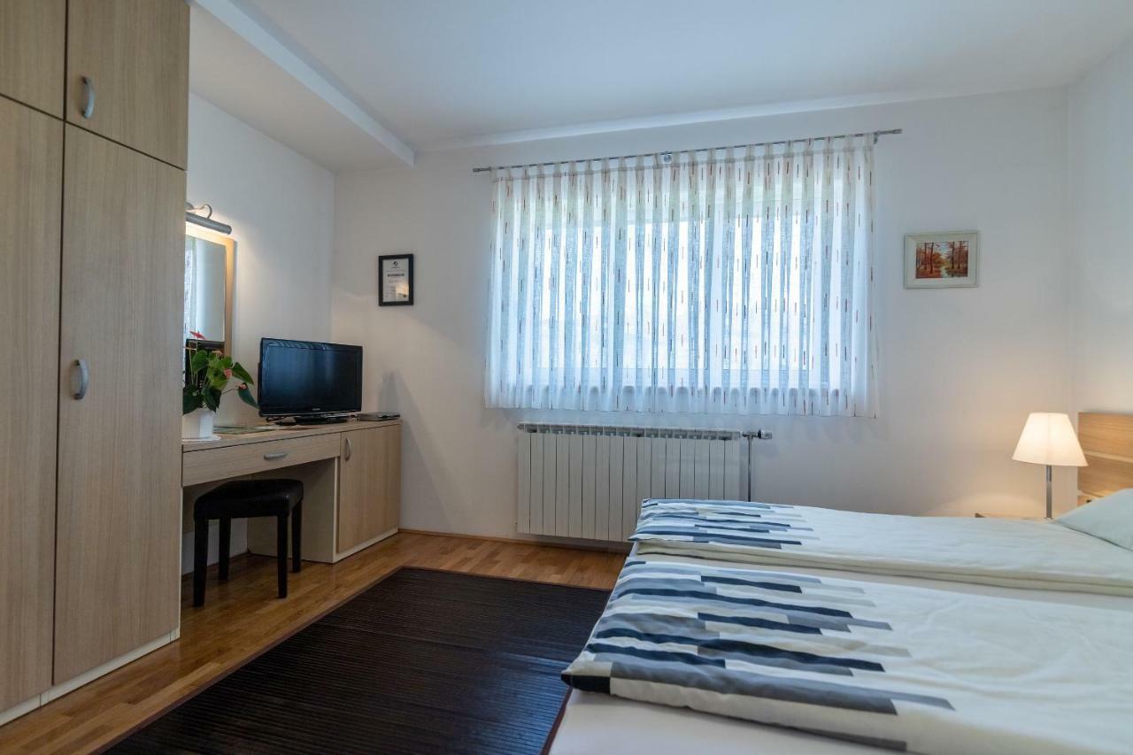 Apartments And Room Robert كورينيتسا المظهر الخارجي الصورة