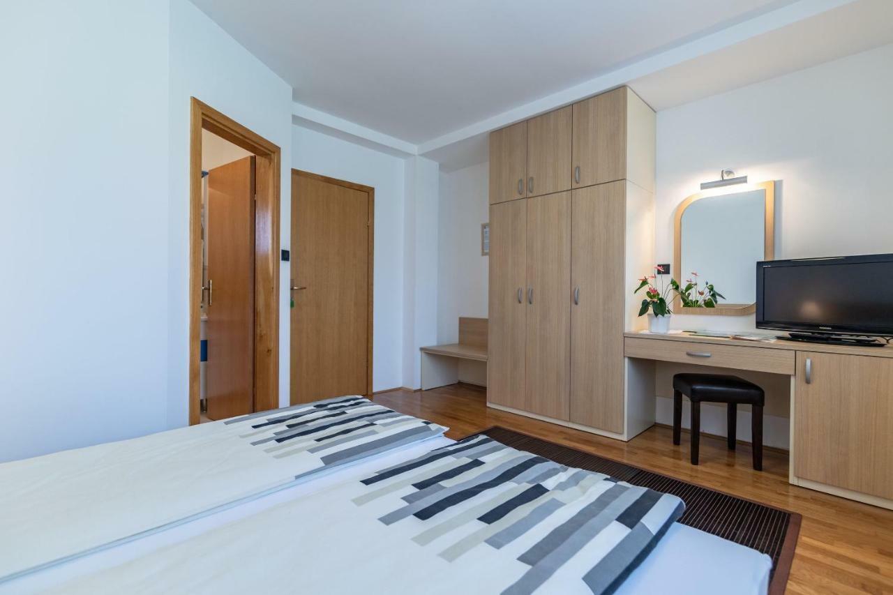 Apartments And Room Robert كورينيتسا المظهر الخارجي الصورة