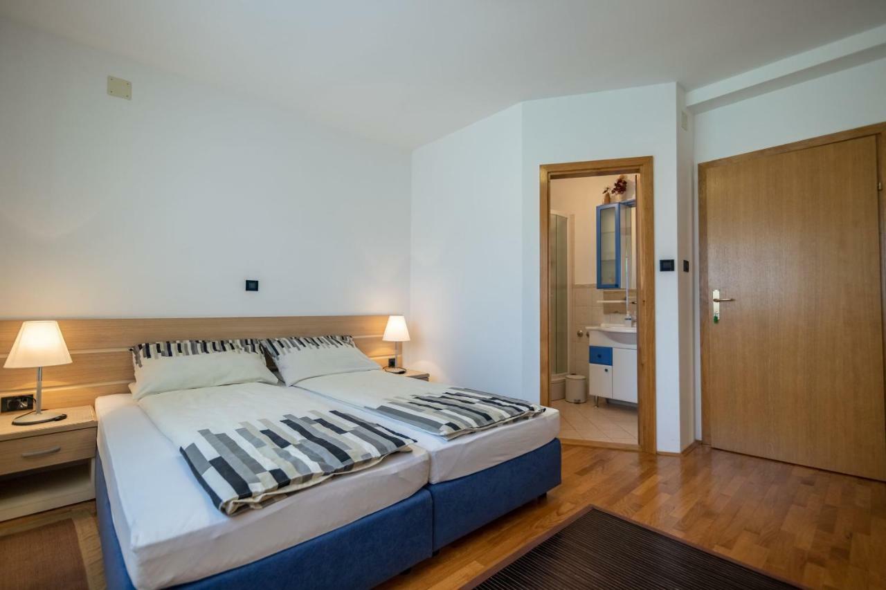 Apartments And Room Robert كورينيتسا المظهر الخارجي الصورة